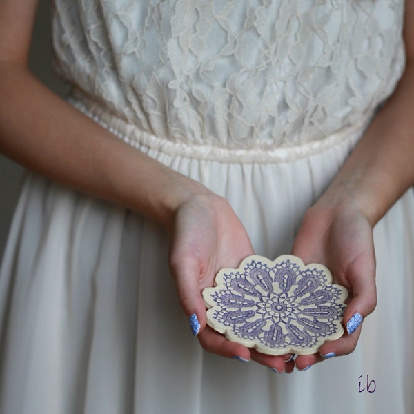 Lace Ceramic Flower Plate Purple Ring Holder Oval Shape White Pottery Dish Ring Holder