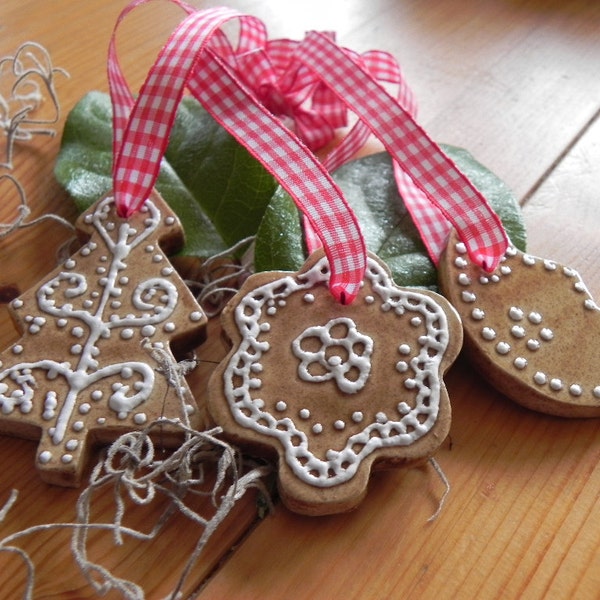 Christmas Ornaments, Ceramic Flower and Moon, Set of 3 Traditional Holiday Decor Pottery, Folky Christmas Tree Ornaments