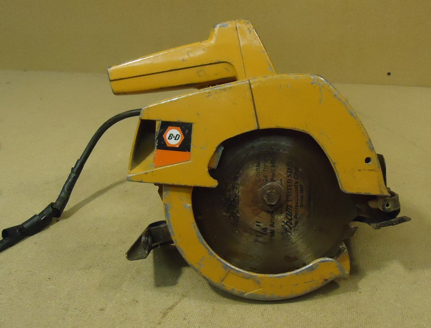 Vintage BLACK & DECKER 7390 7-1/4 Circular Saw Tested