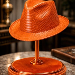 Sombrero vaquero de cuero con estampado de pitón para hombre, hecho a mano, estilo western, textura exótica.