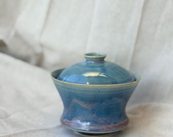Service à thé Gaiwan en céramique émaillée bleue faite à la main – Poterie en porcelaine tournée