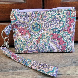 Purple Print Fabric Wristlet Purse, Wristlet Pouch, Wristlet Wallet, Wristlet Purse, Wristlet Zipper Pouch, Keychain Pouch, Small Purse