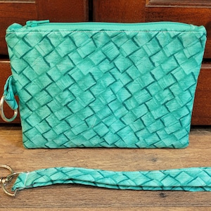 Teal Green Print Fabric Wristlet Purse, Wristlet Pouch, Wristlet Wallet, Wristlet Purse, Wristlet Zipper Pouch, Keychain Pouch, Small Purse