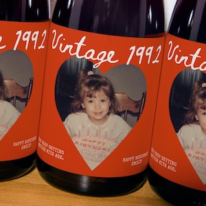 Etiqueta de vino personalizada con foto, plantilla editable para cumpleaños y celebraciones.