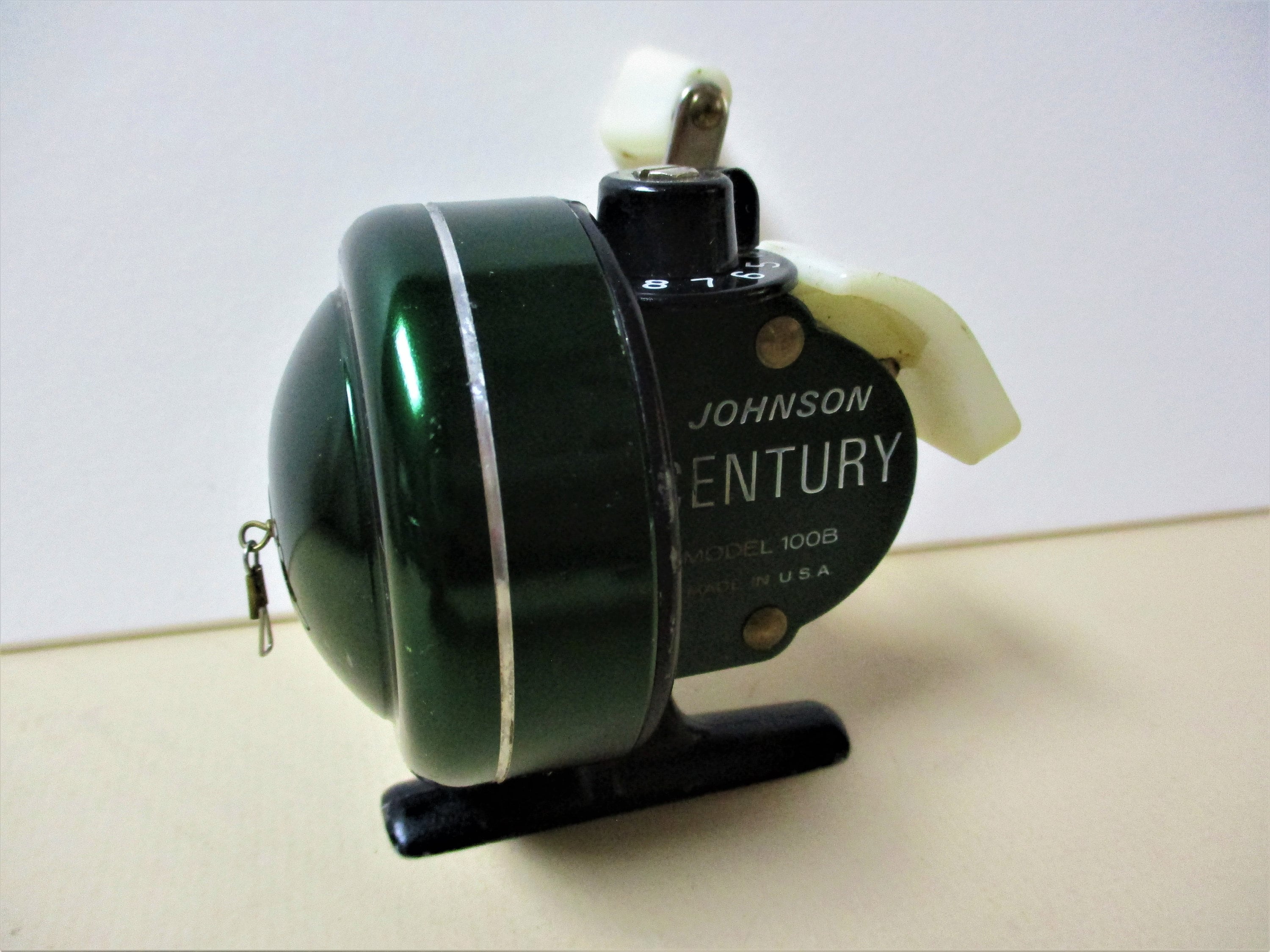 JOHNSON CENTURY 100B, Vintage Fishing Reel, Used Fishing Reel, Closed Face Spinning  Reel, Made in USA, Freshwater -  Canada