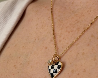 Collana con ciondolo a forma di cuore a scacchi / Catena dorata, dettaglio in cristallo, gioiello estivo