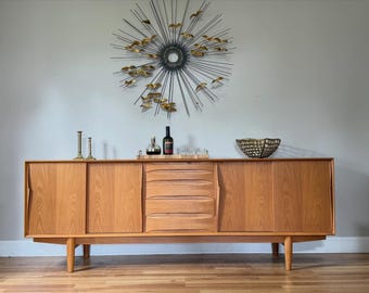 Walnut Mid-Century TV Console with Fluted Cabinets & Open Shelves,Luxury Curved Media Console | Handmade Walnut,Wood Console walnut Table