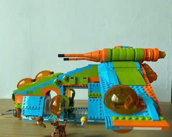 Mystery Machine Gunship Spaceship building block set Dog Scooby, Shaggy, Fred figures