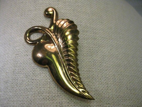 Vintage Art Deco Gold tone Brooch - Long Leaf - Tropical  2.75" tall, 1.5" wide