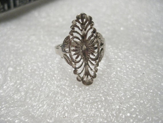 Vintage Sterling Silver Diamond-Cut Filigree Curved Ring, Dainty, sz. 7, 2.24 grams - VERY NICE