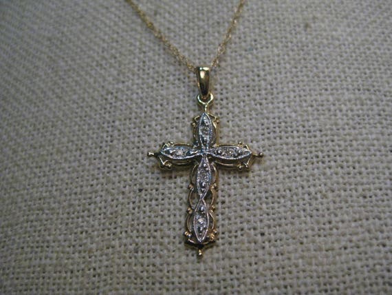 Vintage 10kt Diamond Filigree Cross Necklace, 18" chain, 1.56 gr., 5 Diamonds, Two-Tone Gold