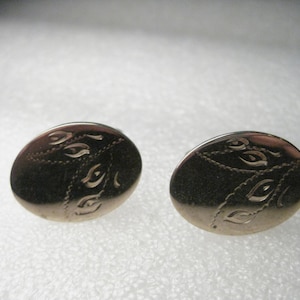 Vintage 1960&#39;s Art Deco Unisex Goldtone Cuff Links, Oval, Scrolled/Etched Design, 1&quot; wide