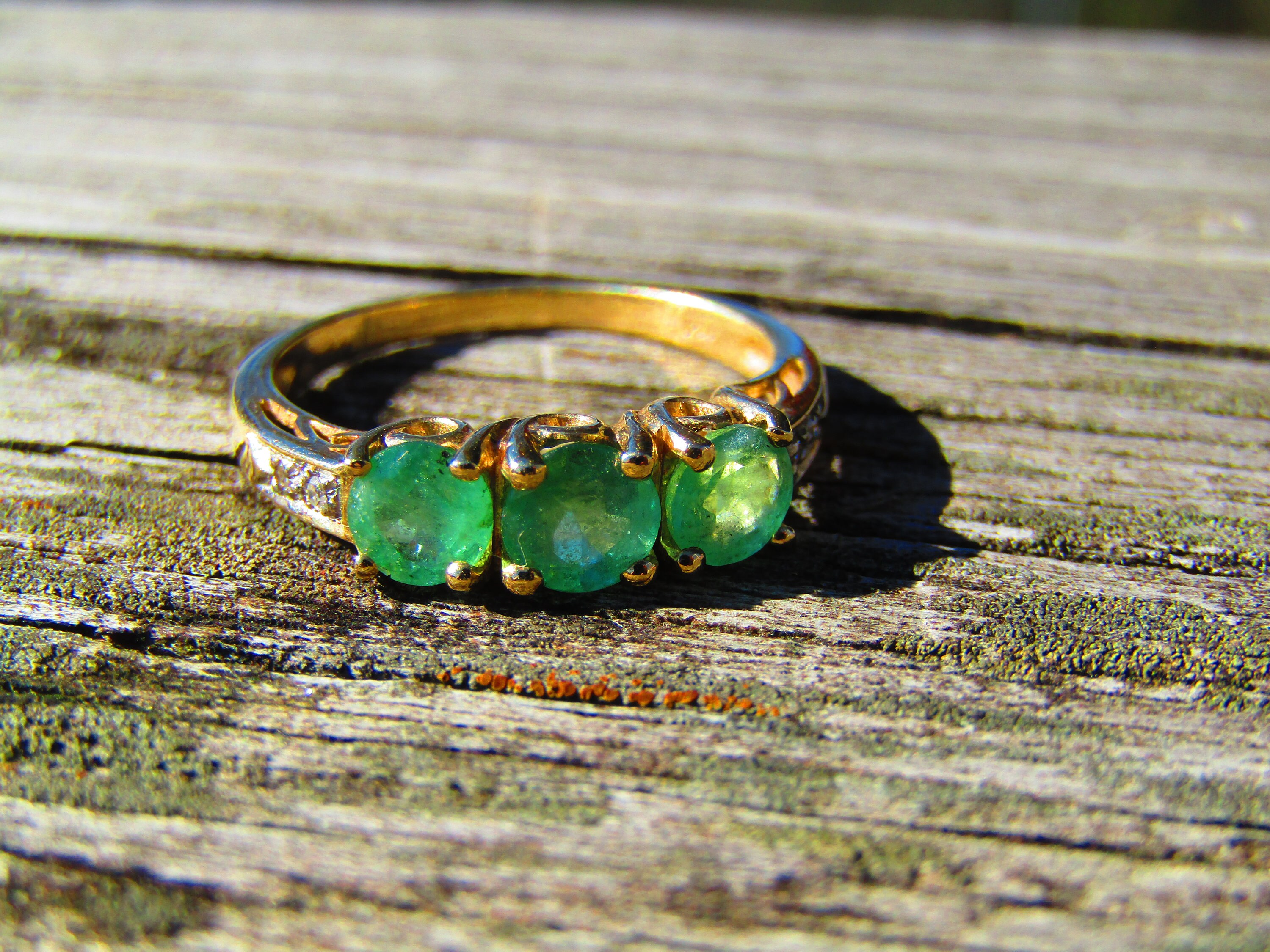 Vintage 10kt Emerald Green Ring, Size 7, 3 stones, 1.25 tcw, Diamond