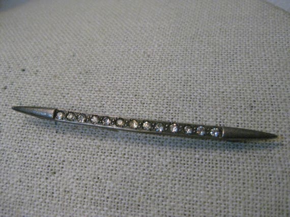 Art Deco Sterling Crystal Brooch, Pointed Bar, 3.86 grams.  Signed 2 Rampant Lions