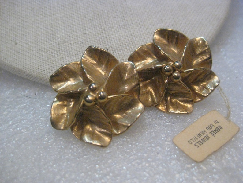 Vintage Gold Tone Renee Jewels Floral Clip Earrings by Bob Henfield, with tag image 3