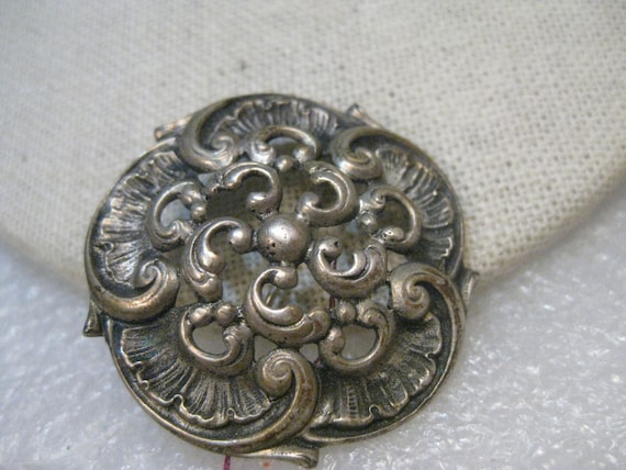 Silver Disc Brooch, signed A .835, 1.5" and 12.51 grams, believe European and early 1900's