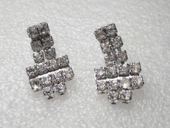 Vintage  Silver Tone Rhinestone  Dangle Screw  Back Earrings 6, horizontal rows, Art Deco Style