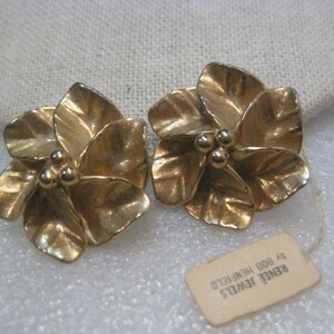 Vintage Gold Tone Renee Jewels Floral Clip Earrings by Bob Henfield, with tag image 4