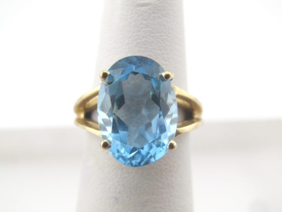 Vintage 10kt Blue Topaz Ring, Sz. 4.5, 6.5 TCW, 1970's-1990's.
