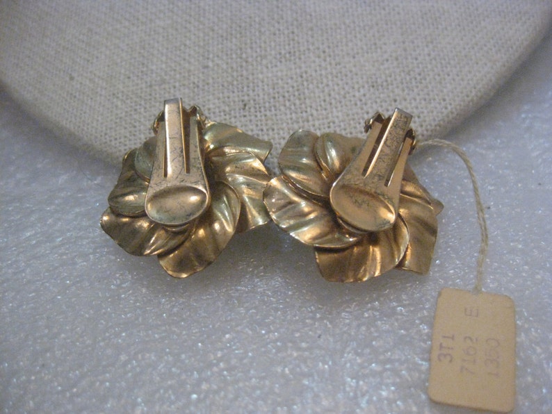 Vintage Gold Tone Renee Jewels Floral Clip Earrings by Bob Henfield, with tag image 5