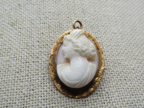 Vintage 10kt Carved Cameo Brooch/Pendant, 1910-1920's