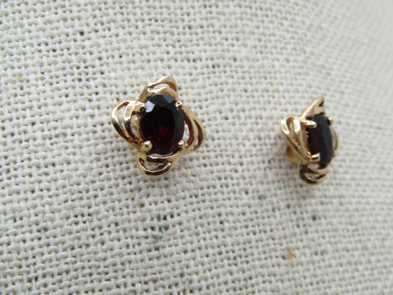 Vintage 14kt Garnet Stud Earrings, 1.5 TCW.