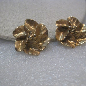Vintage Gold Tone Renee Jewels Floral Clip Earrings by Bob Henfield, with tag image 1