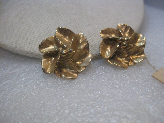 Vintage Gold Tone Renee Jewels Floral Clip Earrings by Bob Henfield, with tag