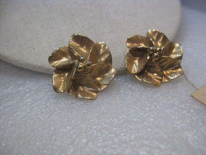 Vintage Gold Tone Renee Jewels Floral Clip Earrings by Bob Henfield, with tag image 1