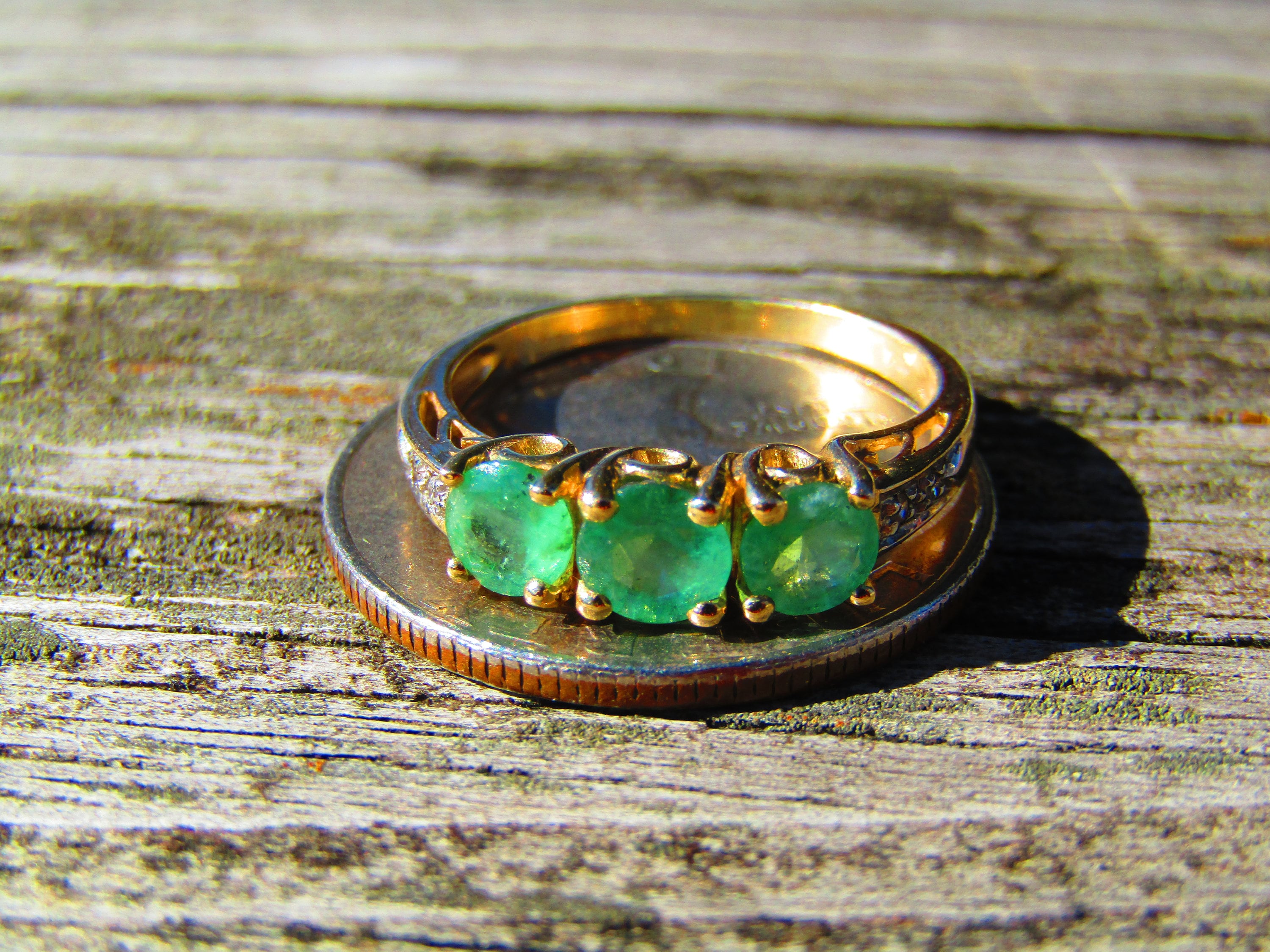 Diamond Accents. Size 7 1.25 tcw 3 stones Vintage 10kt Emerald Green Ring