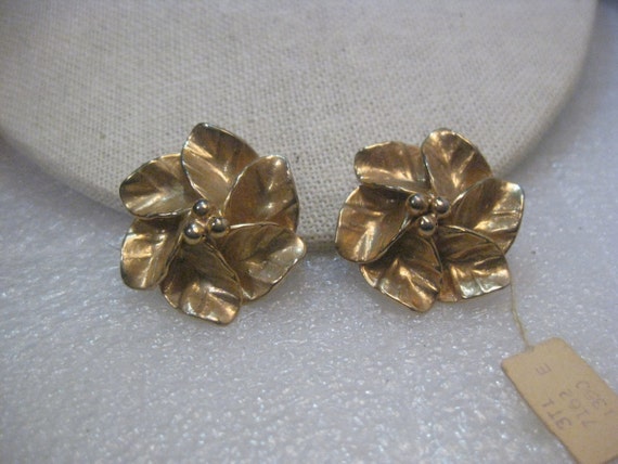 Vintage Gold Tone Renee Jewels Floral Clip Earrin… - image 2