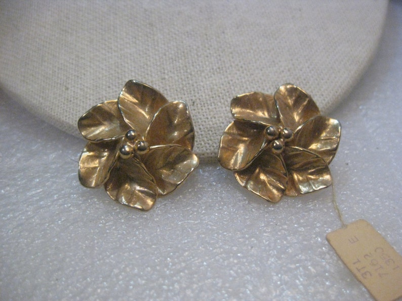 Vintage Gold Tone Renee Jewels Floral Clip Earrings by Bob Henfield, with tag image 2