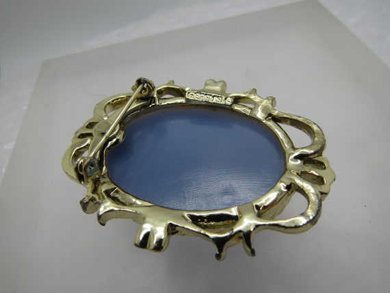 Vintage Blue & White Cameo Brooch, Signed Gerry's… - image 4