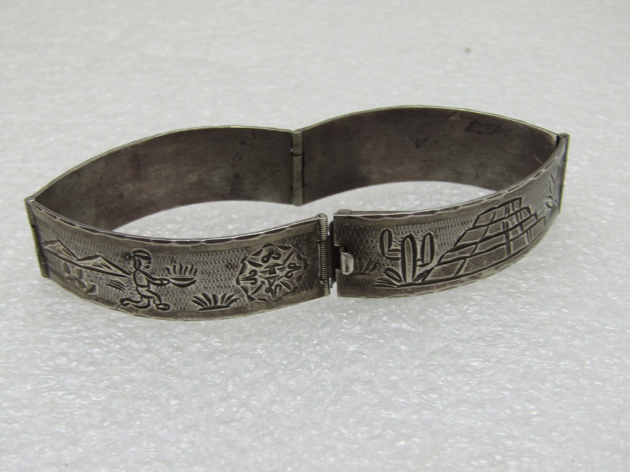 Antique Vintage Moroccan or Middle Eastern Bedouin Silver Bracelet - L –  Lori Bilodeau Antiques