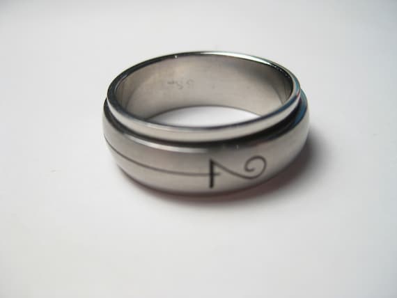 Men's Stainless Spinner Wedding Band, Sz. 9.75, Engraved Scroll, 7.5mm wide