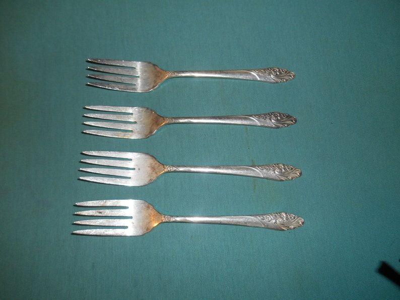 4 ONEIDA COMMUNITY SILVER PLATE LADY HAMILTON SALAD FORKS X FOUR