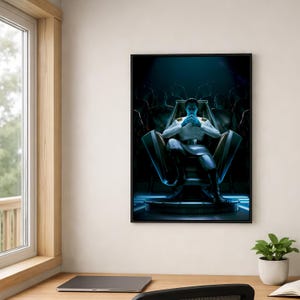Puede incluir: Una impresión de arte mural enmarcada que muestra a un personaje de piel azul con uniforme militar blanco, sentado en una silla de mando futurista y oscura. La figura tiene las manos entrelazadas, rodeada de siluetas en un entorno tenue.