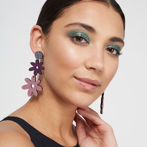 Glitzernde Flower Power Double Drop Ohrstecker in Baby Pink, Lila & Grau