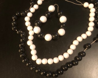 Black and White Bead Necklace & Bracelet Set
