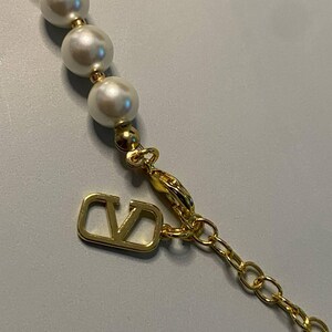 Valentino Gold V Logo Pearl Beaded Necklace 36cm image 15