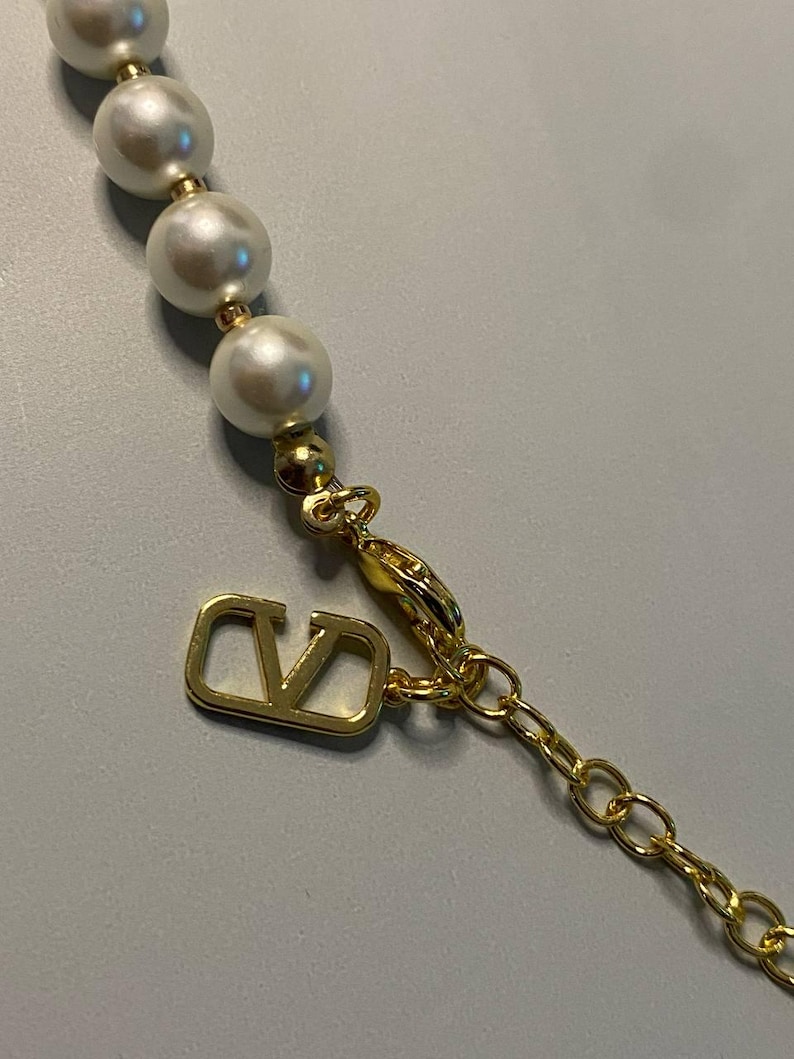 Valentino Gold V Logo Pearl Beaded Necklace 36cm image 15