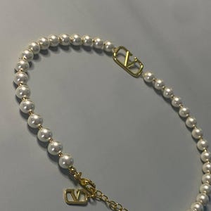 Valentino Gold V Logo Pearl Beaded Necklace 36cm image 13