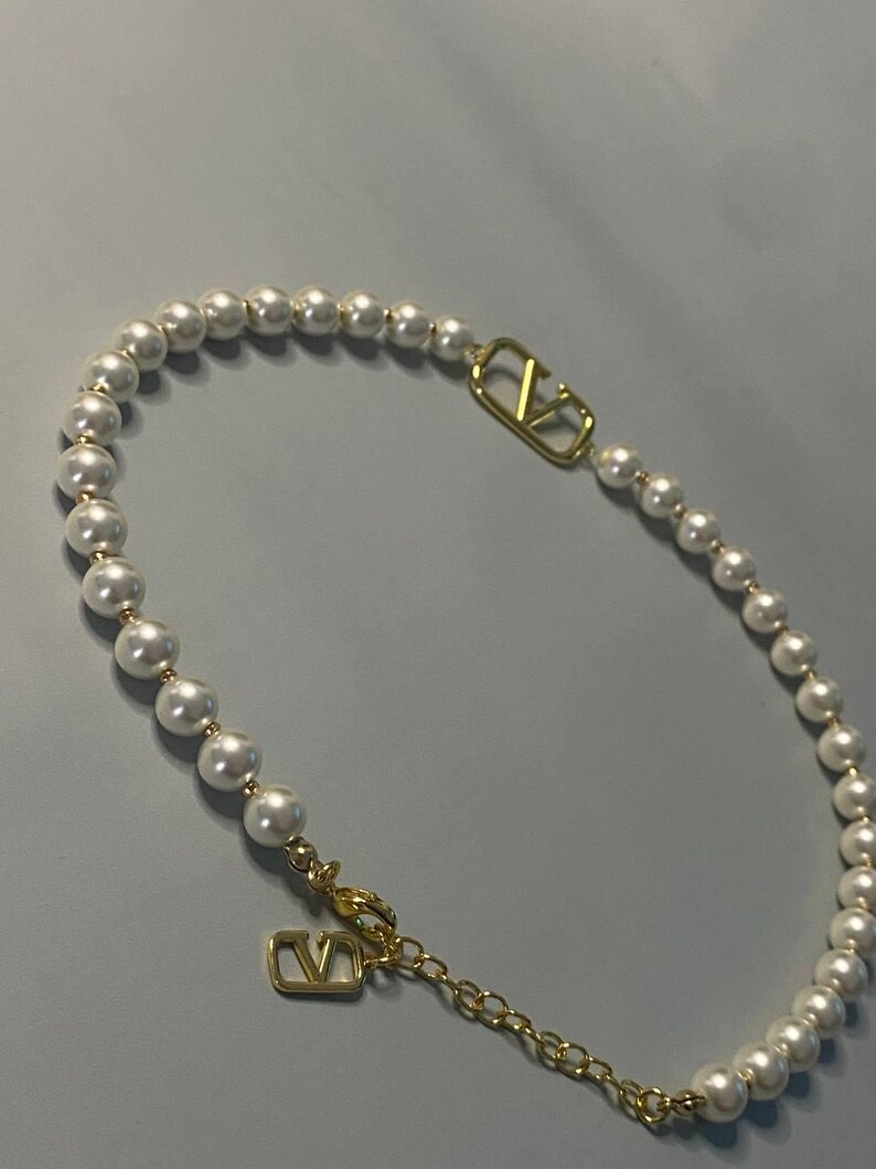 Valentino Gold V Logo Pearl Beaded Necklace 36cm image 13