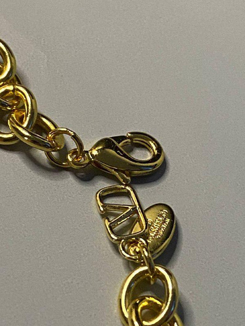 Collar con cadena de eslabones tipo curb con logo V dorado de Valentino imagen 10