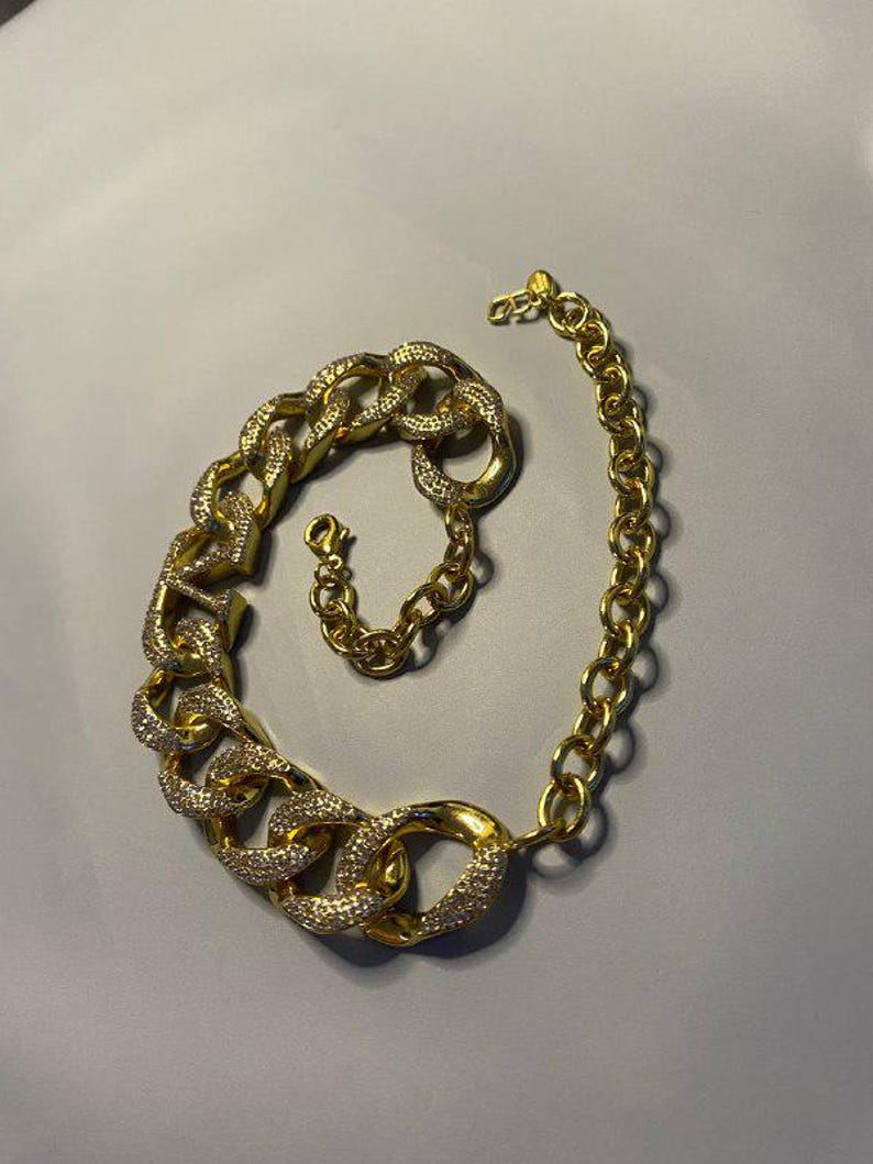 Collar con cadena de eslabones tipo curb con logo V dorado de Valentino imagen 2