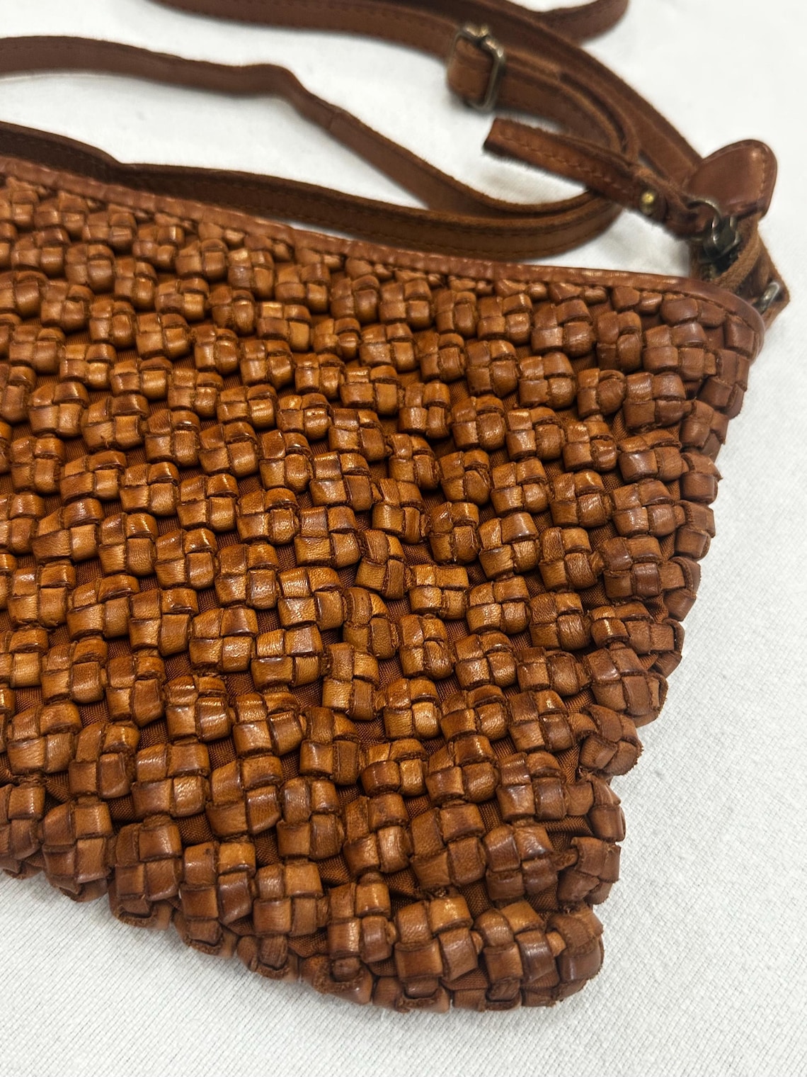 Vintage Woven Leather Crossbody Bag , Boho Chic Small Purse, foto 2 di 5