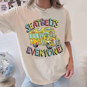 T-shirt met de tekst "Miss Frizzle Seatbelts Everyone", T-shirt voor de eerste schooldag, T-shirt met de tekst "Mr. Belding", T-shirt met de tekst "Everyday Of Week" van Miss Frizzle, T-shirt met de tekst "Magic School Bus"