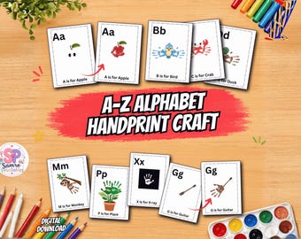 Op de afbeelding: Een set A-Z alfabet handafdruk knutselkaarten met illustraties en tekst zoals A is for Apple, B is for Bird, C is for Crab, D is for Duck, M is for Monkey, P is for Plant, X is for X-ray en G is for Guitar, inclusief stiften en verf.