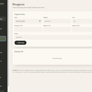Puede incluir: Una interfaz digital titulada Progress de Protocol Supply que presenta un men&uacute; de navegaci&oacute;n lateral y un formulario para registrar entradas con campos para fecha, peso en lb, energ&iacute;a, sue&ntilde;o, estado de &aacute;nimo y notas, adem&aacute;s de un descargo.