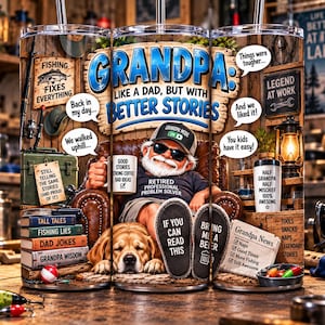 Puede incluir: Un vaso cilíndrico con el gráfico de un abuelo en un sillón de cuero con un perro, texto que dice "Grandpa: Like a dad, but with better stories", "Retired professional problem solver" y varias frases humorísticas sobre la pesca y la vida.